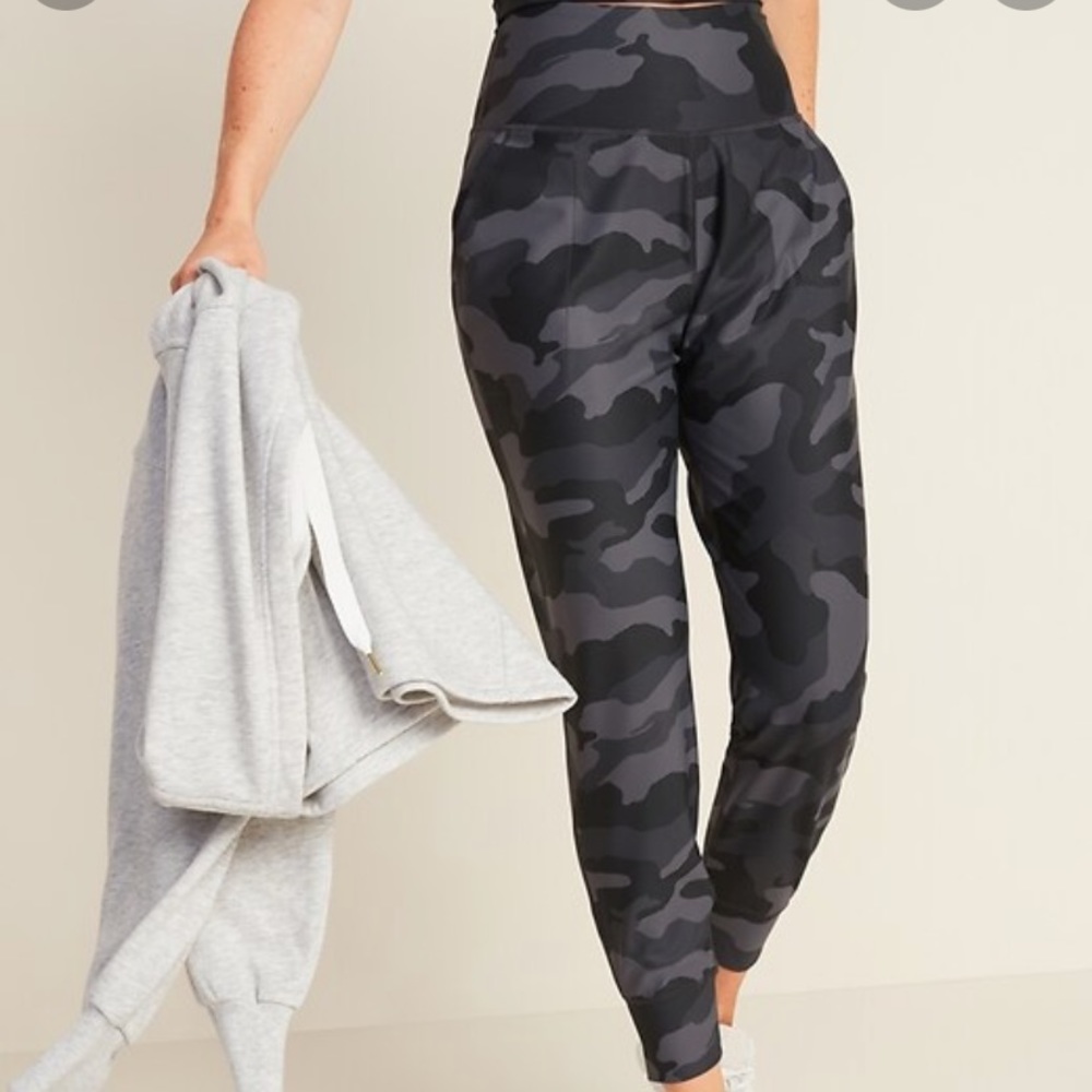 OLD NAVY HIGH WAISTED 7/8 JOGGERS NWT!